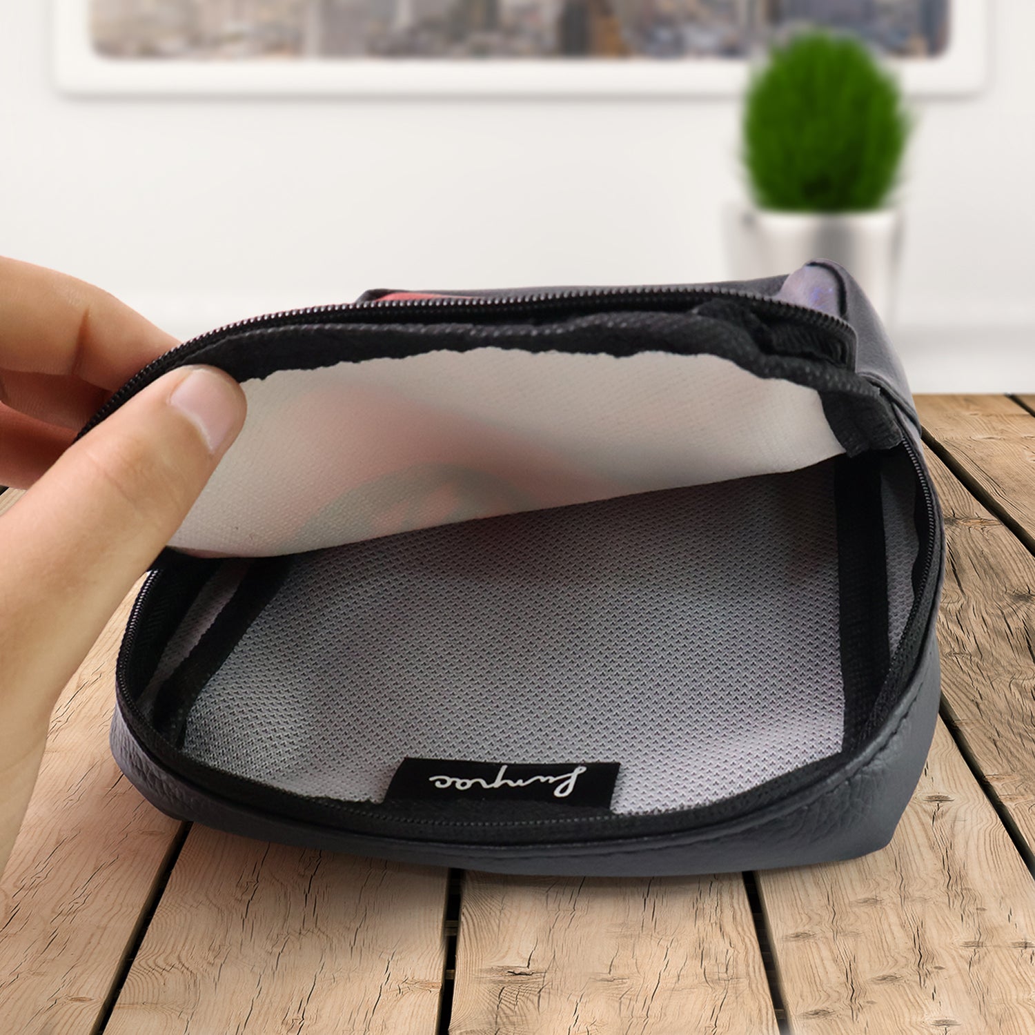 Handcrafted Multipurpose Zipper Pouch with Traditional Art Print (1 Pc) Handcrafted Multipurpose Zipper Pouch with Traditional Art Print (1 Pc)